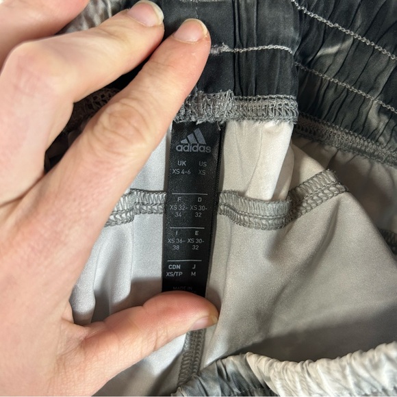 Adidas Gray Abstract Running Shorts Women’s XS Mid Rise Drawstring Unlined - Picture 4 of 11